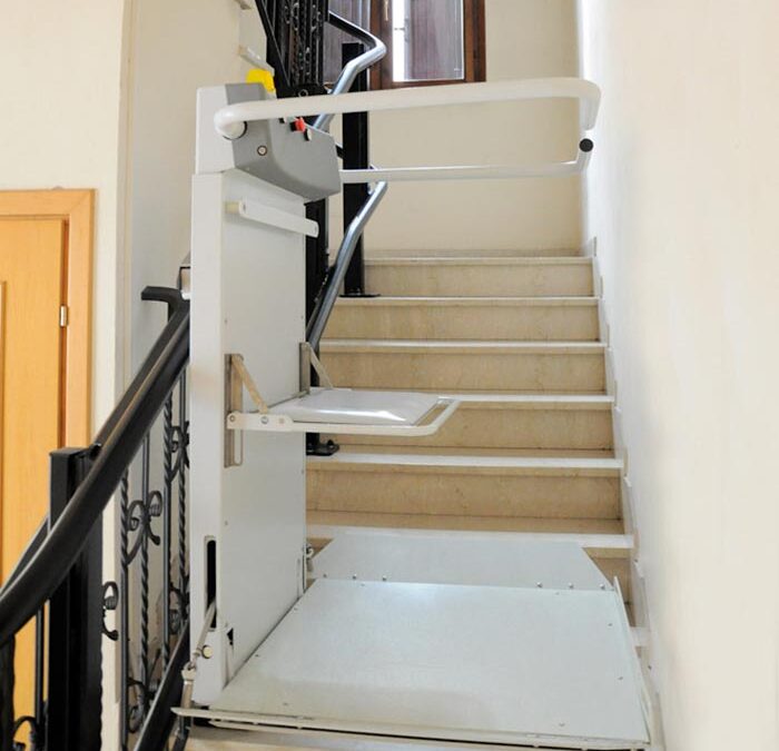 SLIM – Stairlift on both the outer and inner curve of the stairs